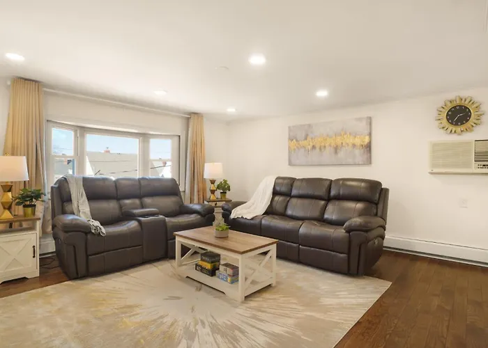 The Mod Pad! 15 Min From Airport, Free Parking!