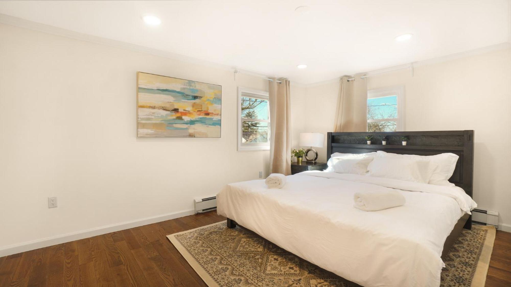 Apartment The Mod Pad! 15 Min From Airport, Free Parking!