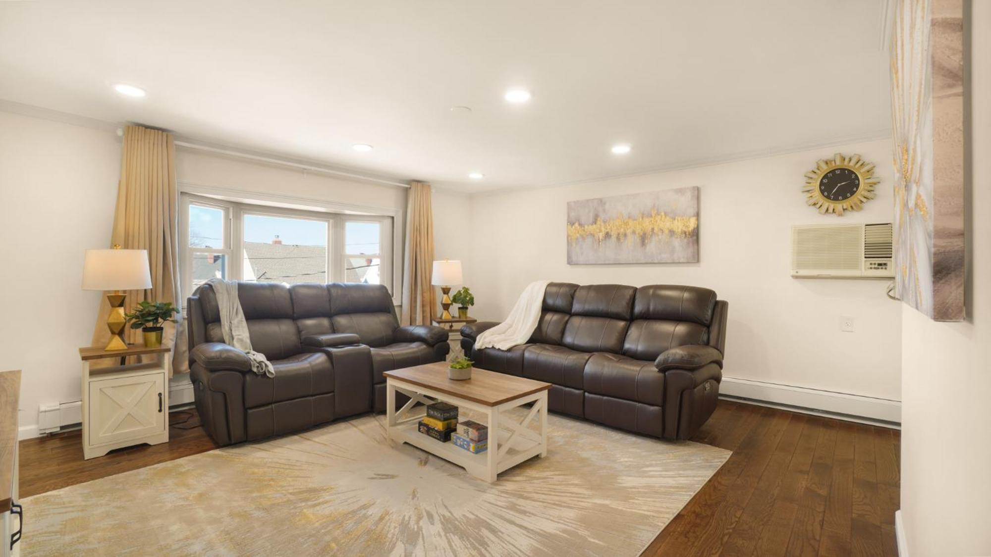 The Mod Pad! 15 Min From Airport, Free Parking! Valley Stream
