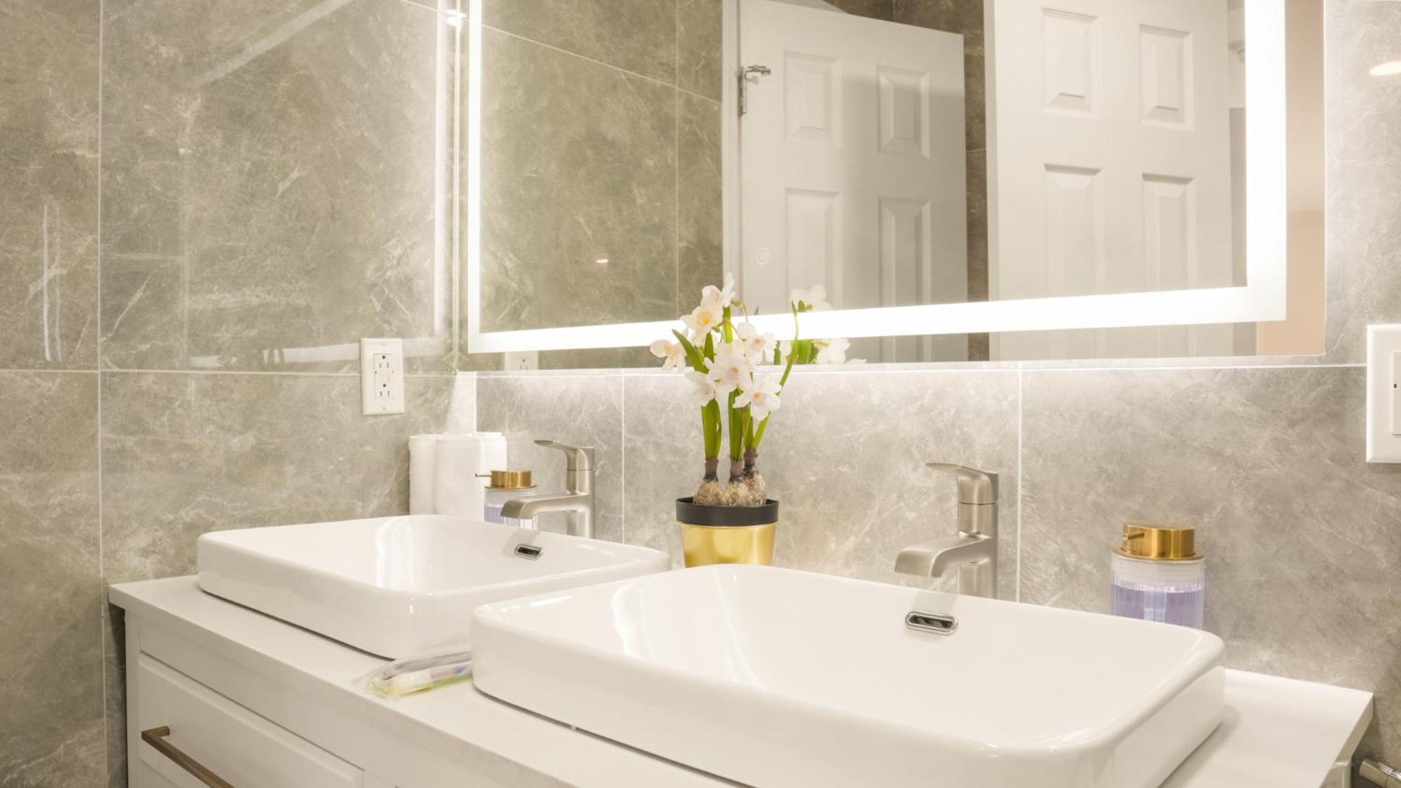 Apartment The Mod Pad! 15 Min From Airport, Free Parking! Valley Stream