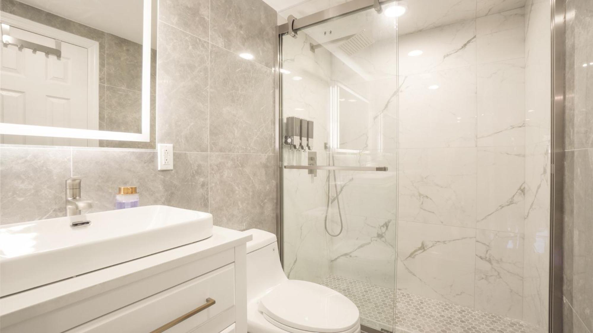 The Mod Pad! 15 Min From Airport, Free Parking! *